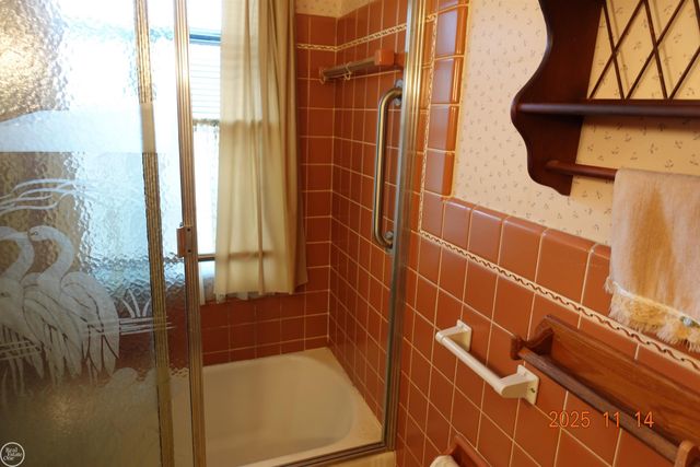 28413 RUEHLE Street, St Clair Shores, MI 48081