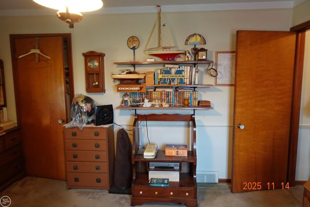 28413 RUEHLE Street, St Clair Shores, MI 48081