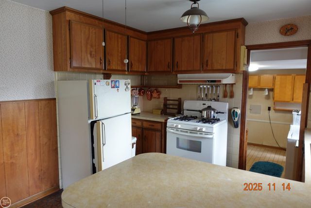 28413 RUEHLE Street, St Clair Shores, MI 48081