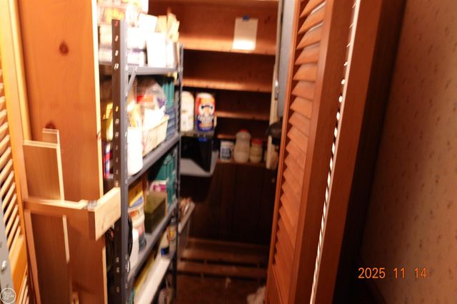 28413 RUEHLE Street, St Clair Shores, MI 48081