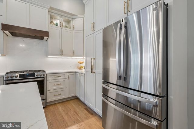 801 S 8TH ST, Philadelphia, PA 19147