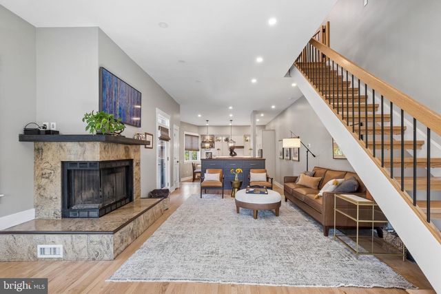801 S 8TH ST, Philadelphia, PA 19147