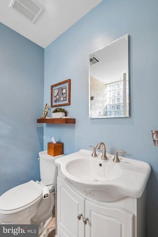801 S 8TH ST, Philadelphia, PA 19147