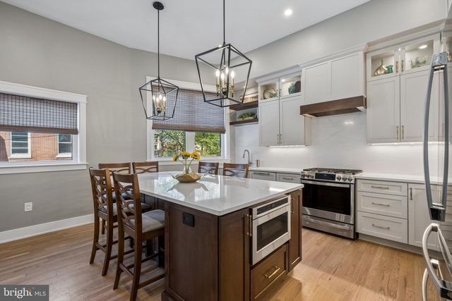801 S 8TH ST, Philadelphia, PA 19147
