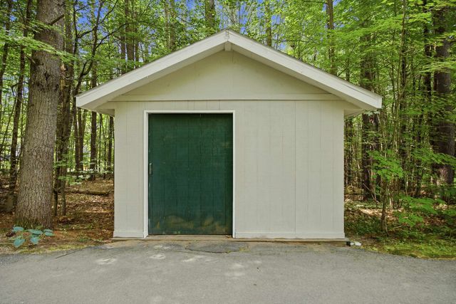 135 Lower Straw Road, Hopkinton, NH 03229