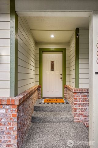 1000 NE Mount Ellinor Court, Poulsbo, WA 98370