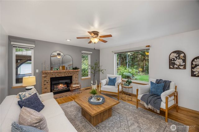 1000 NE Mount Ellinor Court, Poulsbo, WA 98370