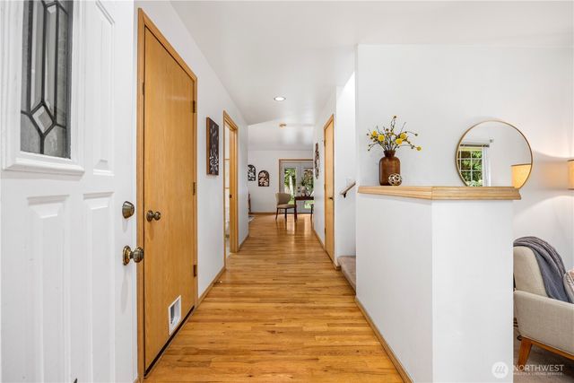 1000 NE Mount Ellinor Court, Poulsbo, WA 98370