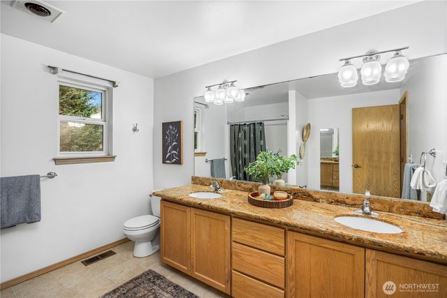 1000 NE Mount Ellinor Court, Poulsbo, WA 98370