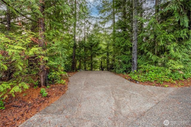 1000 NE Mount Ellinor Court, Poulsbo, WA 98370