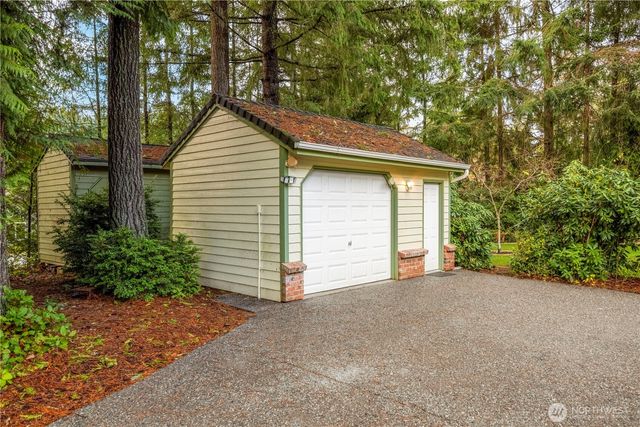 1000 NE Mount Ellinor Court, Poulsbo, WA 98370