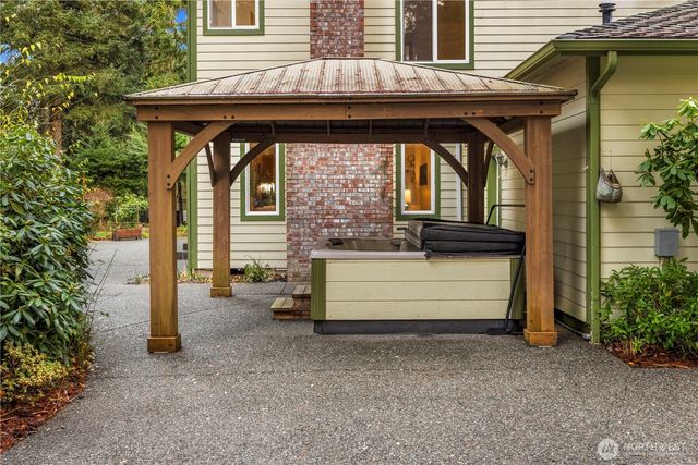 1000 NE Mount Ellinor Court, Poulsbo, WA 98370