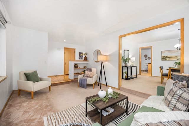 1000 NE Mount Ellinor Court, Poulsbo, WA 98370