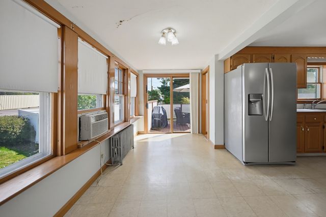 101 Fisher St, North Attleboro, MA 02760