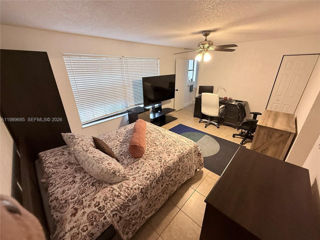 2381 SW 70th Avenue 49, Davie, FL 33317