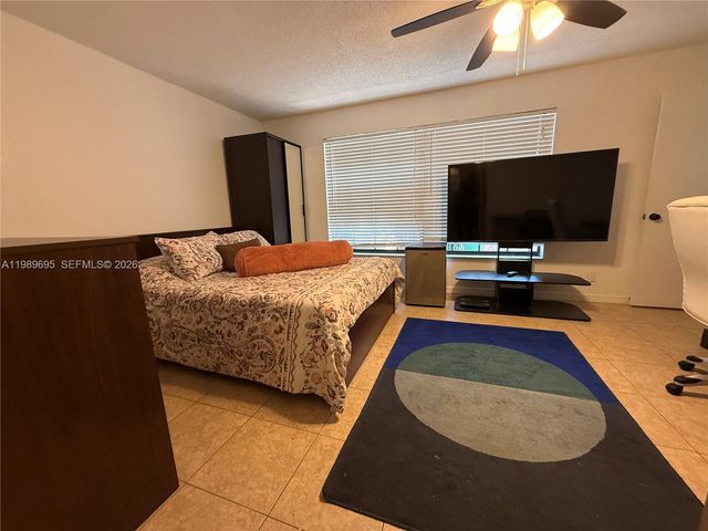 2381 SW 70th Avenue 49, Davie, FL 33317
