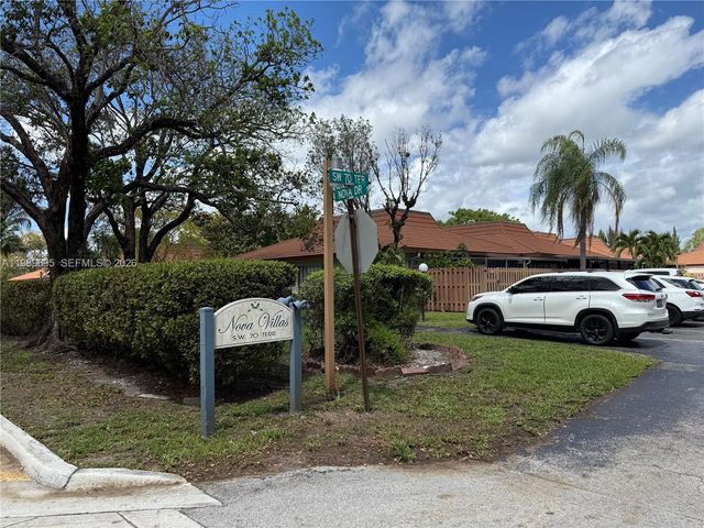 2381 SW 70th Avenue 49, Davie, FL 33317