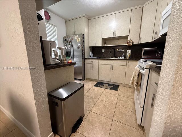 2381 SW 70th Avenue 49, Davie, FL 33317