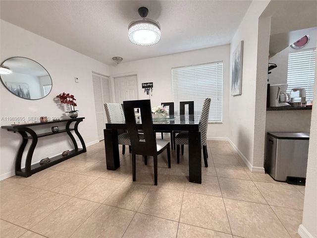 2381 SW 70th Avenue 49, Davie, FL 33317