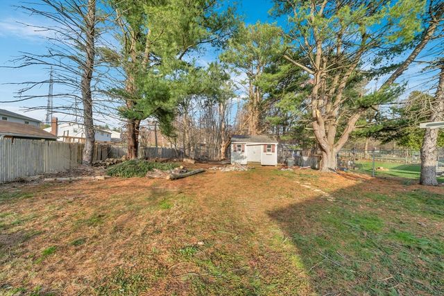 67 Boundary St, Brockton, MA 02302