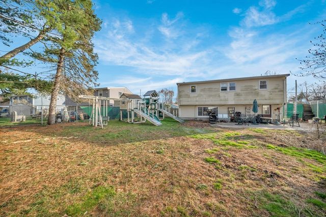 67 Boundary St, Brockton, MA 02302