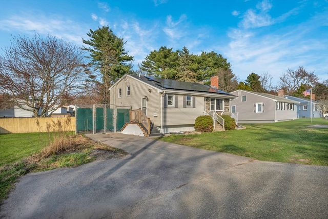 67 Boundary St, Brockton, MA 02302