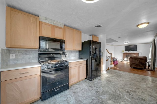 67 Boundary St, Brockton, MA 02302