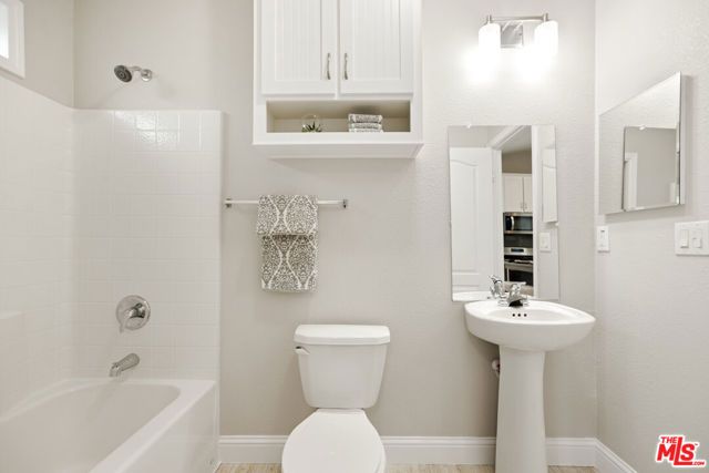 8250 Lankershim Boulevard 29, North Hollywood (los Angeles), CA 91605