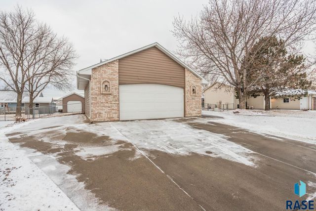 901 E Pine St Street, Brandon, SD 57005