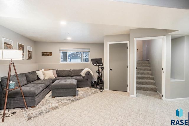 901 E Pine St Street, Brandon, SD 57005