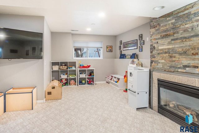 901 E Pine St Street, Brandon, SD 57005