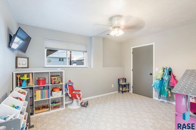 901 E Pine St Street, Brandon, SD 57005