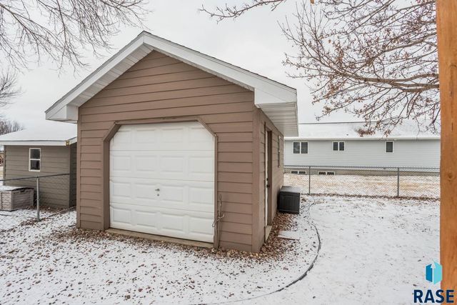 901 E Pine St Street, Brandon, SD 57005