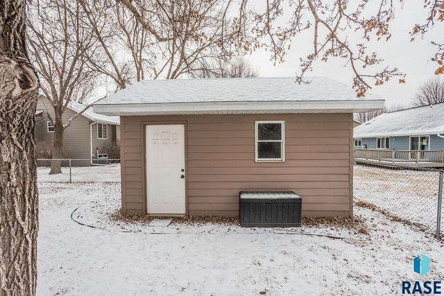 901 E Pine St Street, Brandon, SD 57005