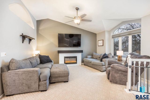 901 E Pine St Street, Brandon, SD 57005