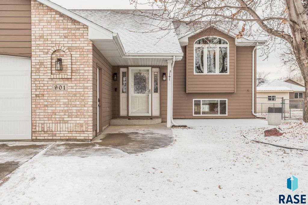 901 E Pine St Street, Brandon, SD 57005