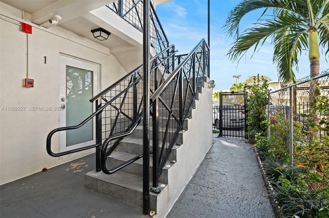 7315 Byron Ave 10, Miami Beach, FL 33141