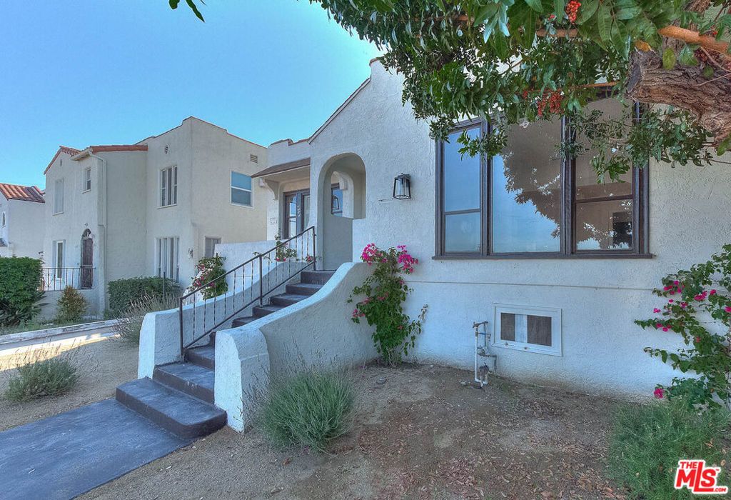 Image 2 of property listing at 1361 Keniston Avenue, Los Angeles, CA 90019