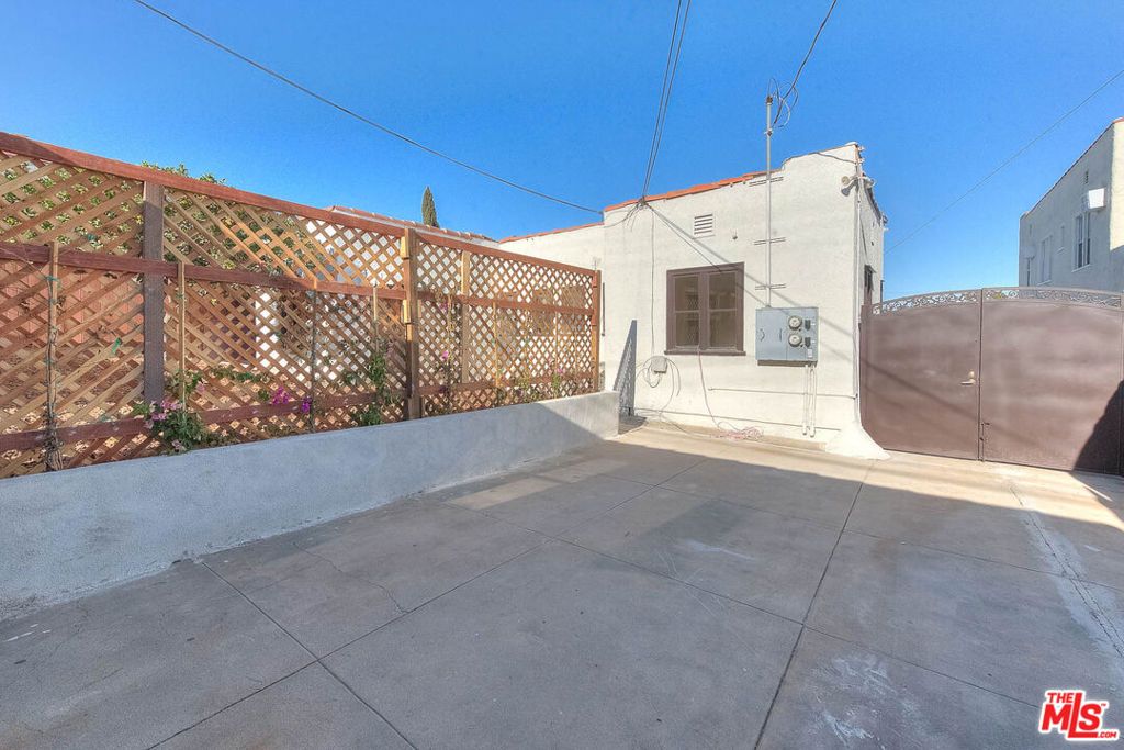 Image 44 of property listing at 1361 Keniston Avenue, Los Angeles, CA 90019