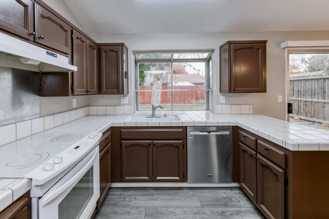 3864 N Forestiere Avenue, Fresno, CA 93722