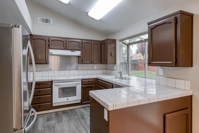 3864 N Forestiere Avenue, Fresno, CA 93722