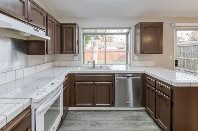 3864 N Forestiere Avenue, Fresno, CA 93722