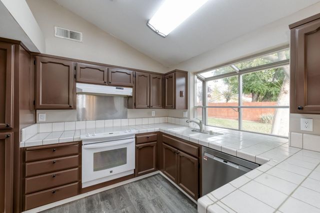 3864 N Forestiere Avenue, Fresno, CA 93722