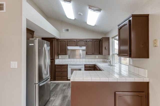 3864 N Forestiere Avenue, Fresno, CA 93722