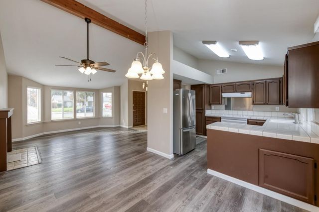 3864 N Forestiere Avenue, Fresno, CA 93722