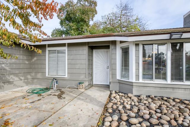 3864 N Forestiere Avenue, Fresno, CA 93722