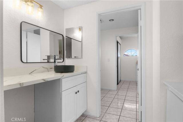 571 W Cypress Circle W, Compton, CA 90220