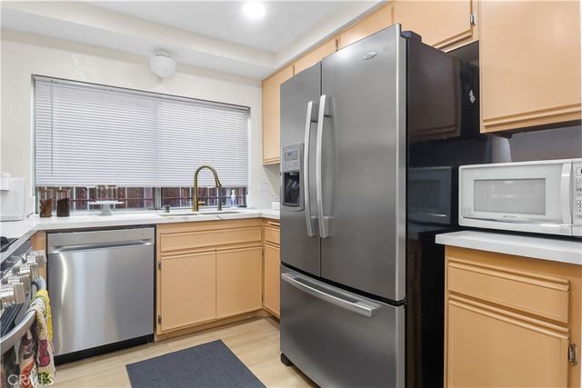 571 W Cypress Circle W, Compton, CA 90220