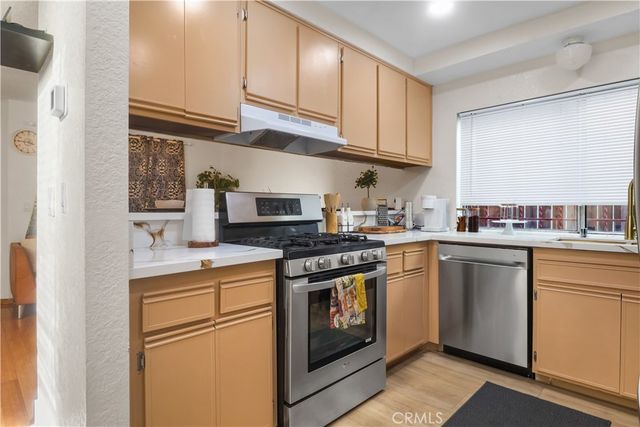 571 W Cypress Circle W, Compton, CA 90220