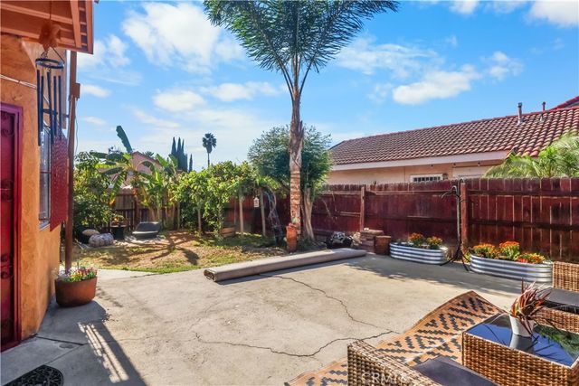 571 W Cypress Circle W, Compton, CA 90220